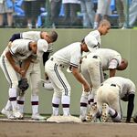ミスや拙攻で流れ掴めず…“公立の雄”宇南は初戦敗退、ナイン泣き崩れる《高校野球栃木大会》