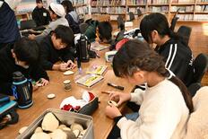 「森の教室」もうすぐ再生　東原小５年生らが整備　自然の中で遊び、学び、…