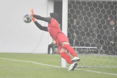 栃木SC、GK川田が無失点に貢献 PK戦で1本セーブも「1本じゃ足らな…