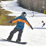 ハンターマウンテンが営業開始　待望の初滑りを満喫　那須塩原のスキー場