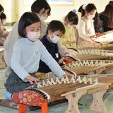 音楽を楽しもう　白鴎大箏曲部が体験会を開催　小山