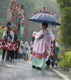 2年ぶり復活!雨の本栖路を彩る、富士河口湖町の無形民俗文化財「本栖公家行列」が5月21日に開催