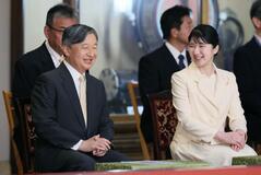 陛下と愛子さま 優雅な雅楽鑑賞
