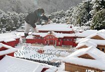 雪化粧の東武WSで大掃除　日光