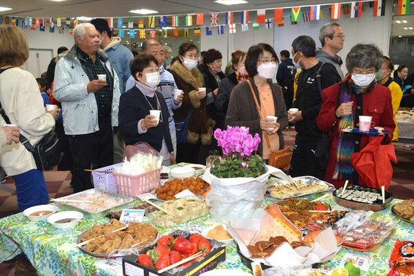 ７年ぶりに開かれた市国際交流協会主催のニューイヤーパーティー