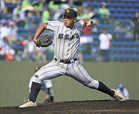６回２失点の好救援を見せた那須拓陽の２番手・舟山。打撃でも２安打２打点と活躍した＝エイジェックスタジアム、森田大地撮影