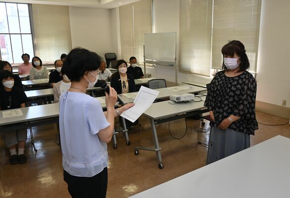 応援団への委嘱式＝２４日午後、県庁昭和館