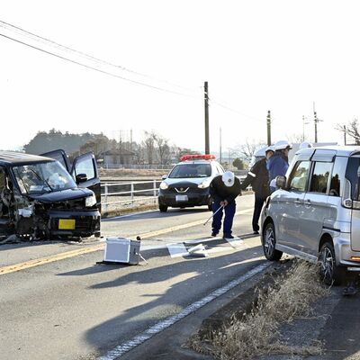 軽乗用車同士が衝突した事故現場＝5日午前8時20分、芳賀町与能（画像は一部加工しています）