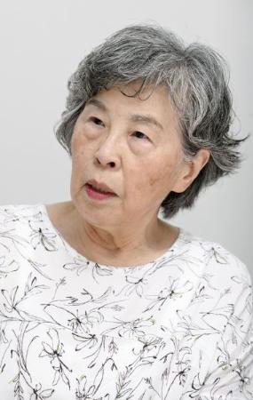 　インタビューに答える高橋シズヱさん