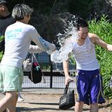 栃木県内で今年初の真夏日　真岡で31.2度など、水遊びする家族の姿も