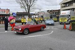 歩行者の安全へ 街頭で広報活動