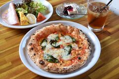 【推しの逸品】弾力ある、こだわりの生地　レオーネスペシャルセット　PIZZA LEONE（上三川）