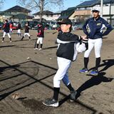 野球のお手本実演　石橋高、学童チームに指導　メディカルチェックも