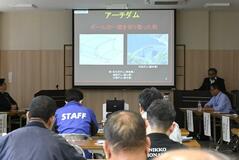 ダム放流、留意点を説明