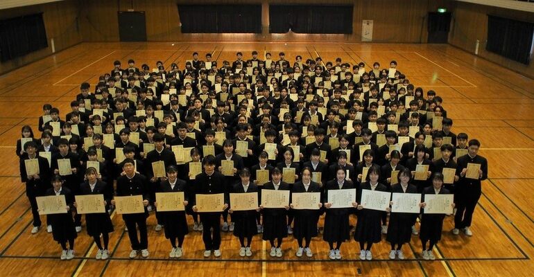 全商の検定試験で優秀な成績を収めた今春の卒業生