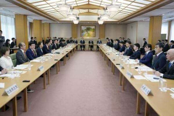 　４月１５日、衆院議長公邸で開かれた皇族数確保策に関する全体会議