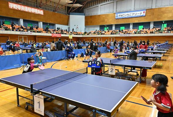 平野杯で熱戦を繰り広げる選手たち