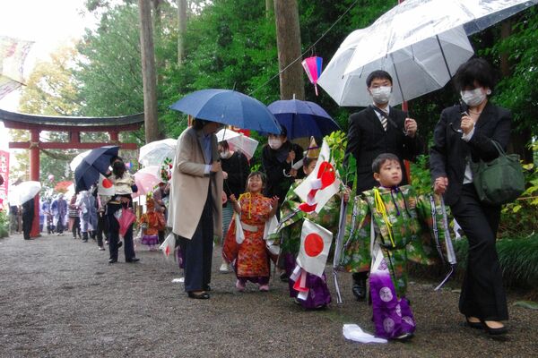 天満宮の秋季大祭で行われた稚児行列