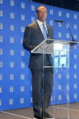 米男子ゴルフのPGAツアー改革の記者会見に臨むタイガー・ウッズ=クロムウェル(AP=共同)