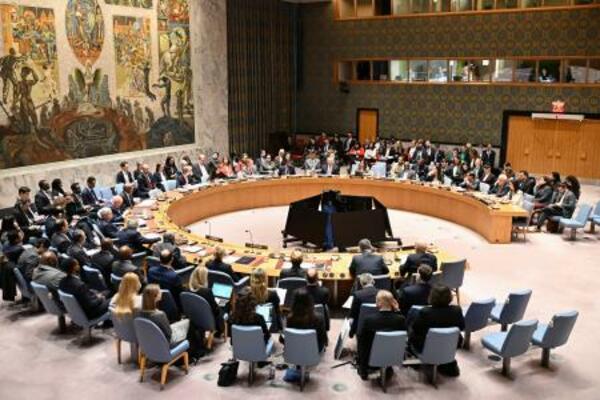 国連本部で開かれたパレスチナ情勢を巡る安全保障理事会の会合=18日、ニューヨーク(共同)