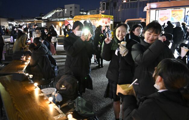 高校生らが集まった「キッチンカーフェスティバル」