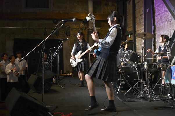 グランプリに輝いたｐｌｕｍ　ｂｅｒｒｙ（足利南）の演奏