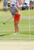 　最終ラウンド、８番で第３打を放つ岩井千怜。通算１７アンダーで９位＝ワールウインドＧＣ（共同）