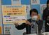記者会見する佐藤市長