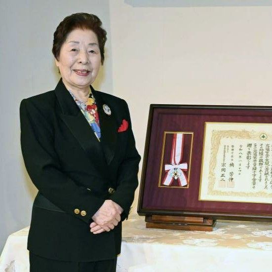 夫婦で受章は県内初 交通安全に長年尽力、真岡の穐山さんに緑十字金章