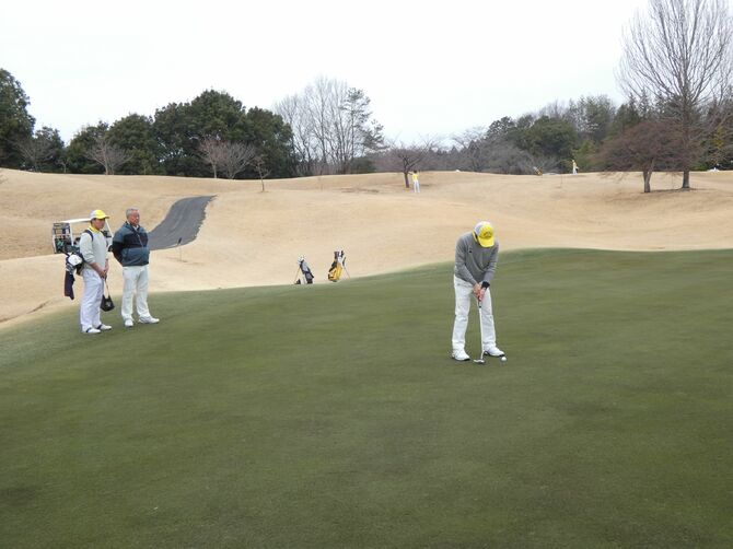 吉江 誠也監督の指導で、ゴルフの技術だけでなく人としても成長できるような雰囲気の良いチームです