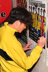 新人４選手らポスター掲出