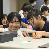 実験や工作、面白さ伝授　宇都宮白楊高の科学部　小学生対象に体験教室