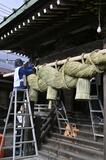 森友瀧尾神社で しめ縄掛け替え