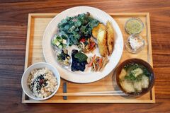 【グルメ探訪】心と体が喜ぶ家庭の味　玄米ご飯と本日のお野菜定食　むうちゃんの台所（小山）