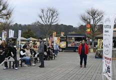 「おやまいち」あす50回