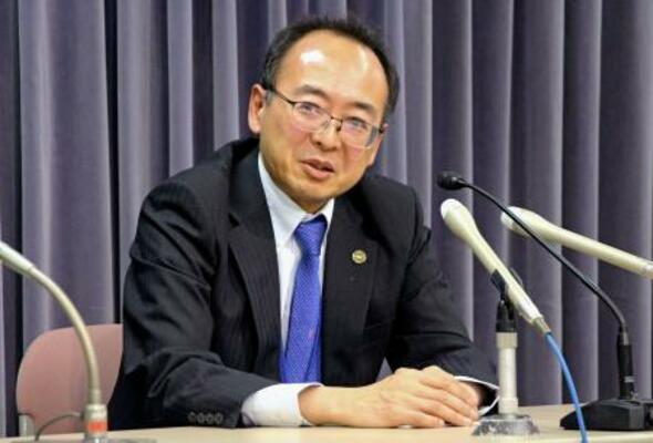 報道各社のインタビューに応じる大沼俊之氏=9日午後、東京都千代田区