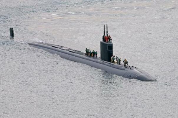 　２３日、韓国・釜山に入港する米海軍の原子力潜水艦「グリーンビル」（聯合＝共同）