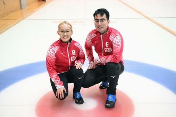 　カーリング混合ダブルス世界選手権に臨む小穴桃里（左）と青木豪（（Ｃ）ＪＣＡ／Ｈ．ＩＤＥ）