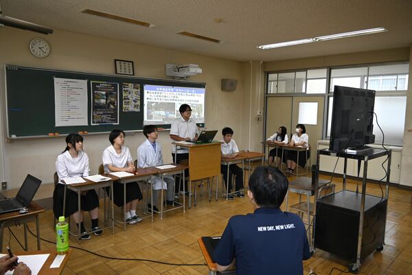 旧谷中村や足尾銅山に関する学習の成果を発表する日光明峰高の生徒