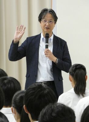 宇都宮市の未来の都市計画について講演する森本教授