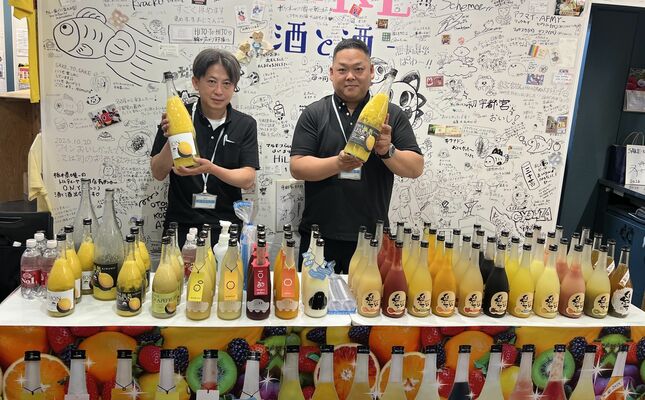 ＳＡＫＥ＿ＴＯ＿ＳＡＫＥで開かれたこれまでの「ＵＭＡ　Ｌａｂ．」などの果実リキュール試飲販売会