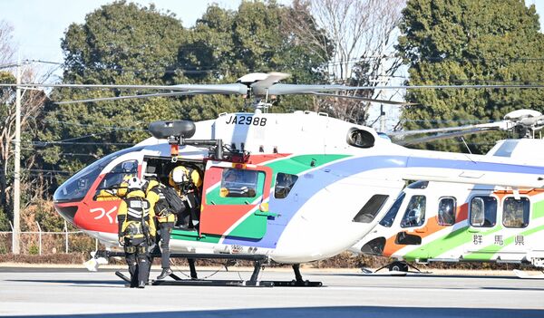 栃木ヘリポートに到着した近隣県の防災ヘリ＝８日午前、芳賀町芳賀台