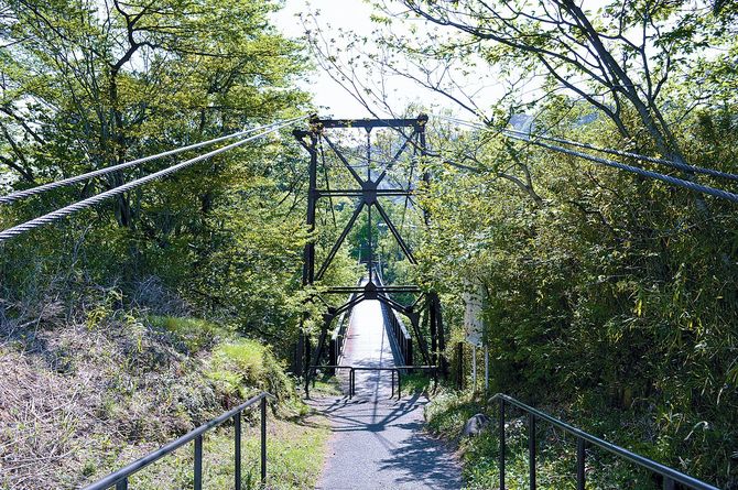 ひっそりとした大瀞橋。与謝野晶子が橋の下を渡し舟で対岸まで渡る写真が残っている
