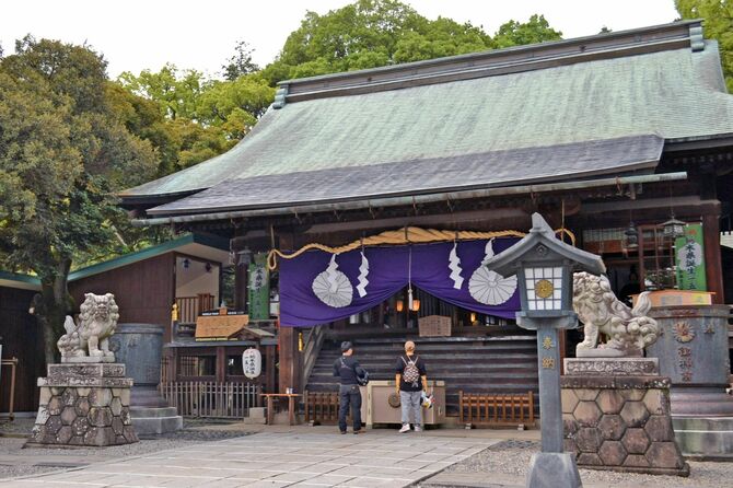 徳川家康とゆかりのある宇都宮二荒山神社。写真の拝殿奥の本殿には家康が寄進した「本殿勾欄擬宝珠」がある