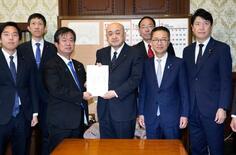 国民、交付金要件を厳格化