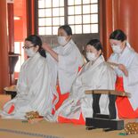 ３人がみこの一員に　日光二荒山神社で間政授与式
