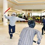 職員の多くが女性の職場、もし不審者が来たら？　真岡の「モナカ」で防犯訓練