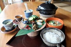 【食べた？】観光起点で伝統的朝食を　汁飯香　隠居うわさわ（日光）