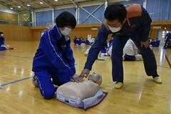 応急手当て講習 有事の対応学ぶ