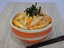 ＜春味親子丼＞うどの香りでおいしさアップ